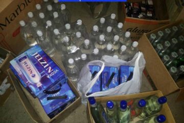 Aproape 2000 de litri de alcool au fost depistați de polițiști în urma perchezițiilor