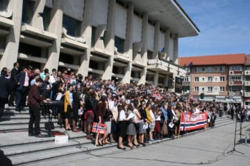 Aproximativ 5.000 de oameni au participat la mitingul de susținere pentru familia Bodnariu