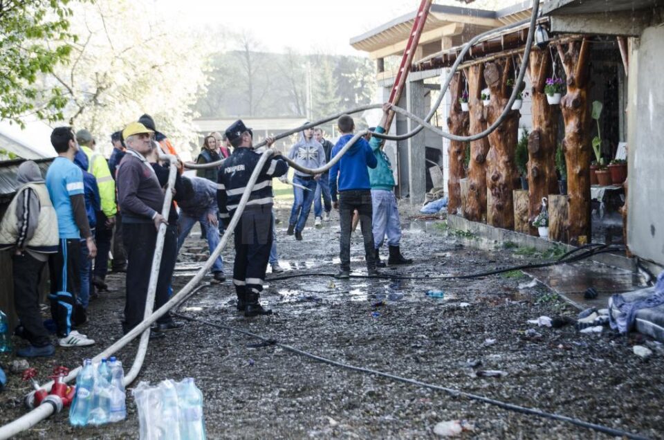 Casa cuprinsă de flăcări, al Volovăț FOTO - Cristi Hrehorciuc (TV Rădăuți)