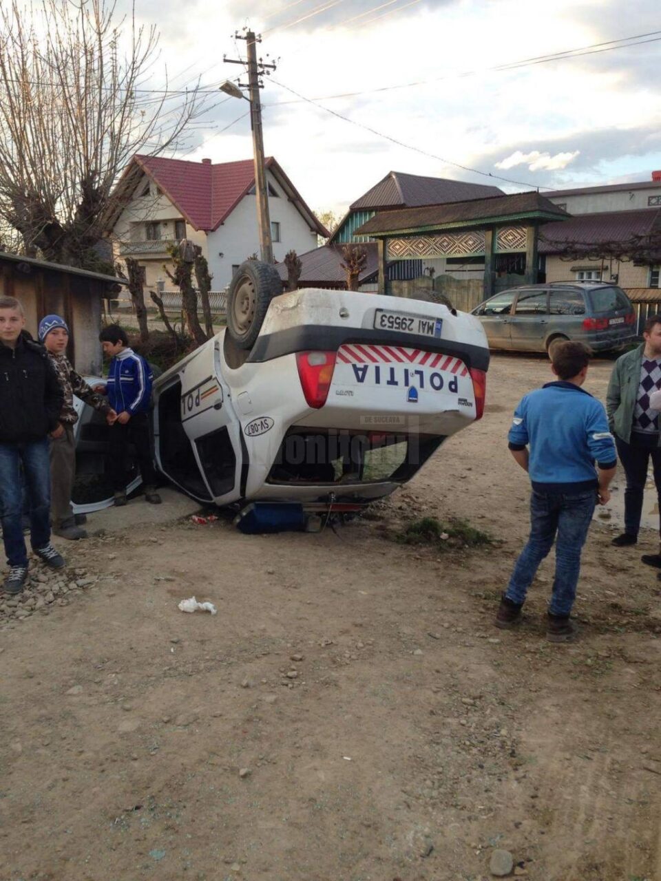 Mașina răsturnată