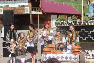 Ion Caramitru și clarinetistul Aurelian-Octav Popa, recital de excepție la Festivalul Ouălor Încondeiate de la Ciocănești