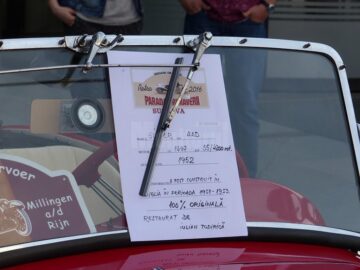 Mașini unice în România, prezentate la Retro Parada Primăverii de la Iulius Mall Suceava