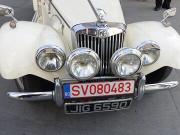 Mașini unice în România, prezentate la Retro Parada Primăverii de la Iulius Mall Suceava