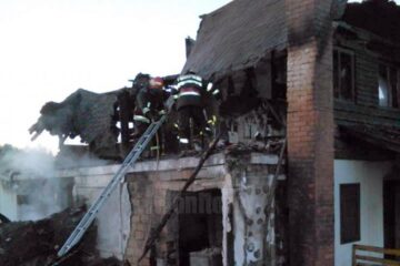Incendiul a fost stins după trei ore