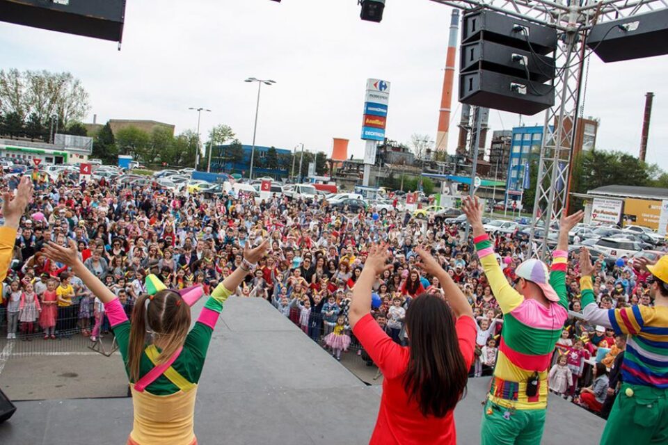 Public numeros la spectacolul de duminică, de la Shopping City Suceava