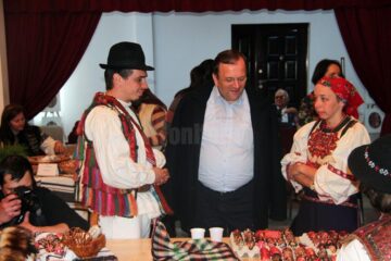 Ion Caramitru și clarinetistul Aurelian-Octav Popa, recital de excepție la Festivalul Ouălor Încondeiate de la Ciocănești