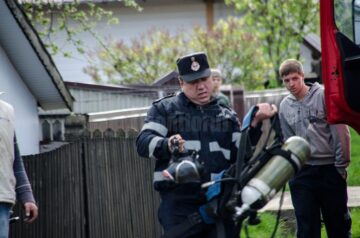 Două gospodării au fost mistuite de flăcări