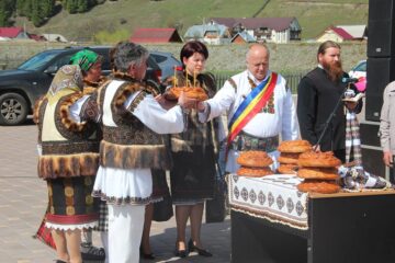 Ion Caramitru și clarinetistul Aurelian-Octav Popa, recital de excepție la Festivalul Ouălor Încondeiate de la Ciocănești