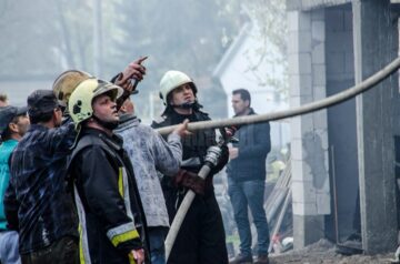 Două gospodării au fost mistuite de flăcări