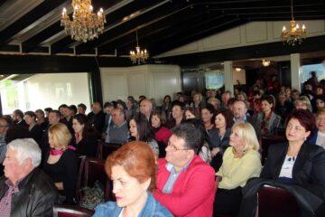 Lansarea volumului de poezii „Iubește!", tipărit la Editura Teba, semnat de Brîndușa Sorina Bialy
