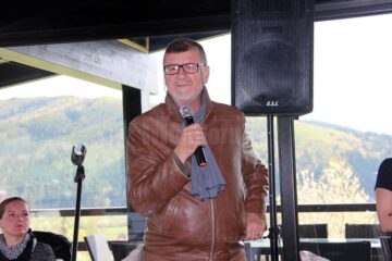 Lansarea volumului de poezii „Iubește!", tipărit la Editura Teba, semnat de Brîndușa Sorina Bialy