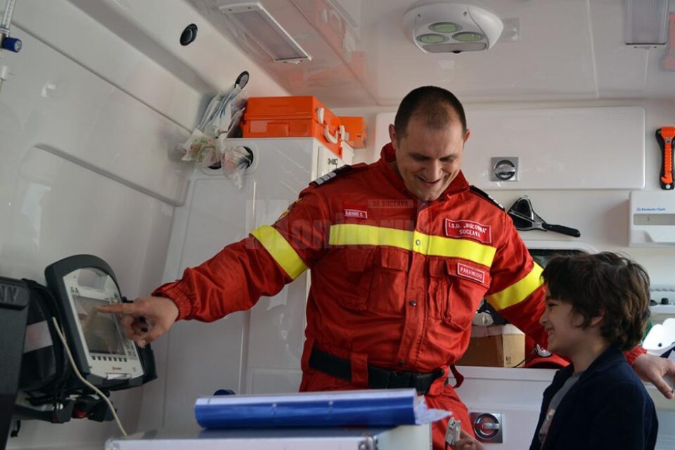 Lecții de curaj de la pompieri, pentru copiii aflați în săptămâna „Școala altfel”