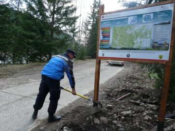 Noi panouri de informare turistică, amenajate în “Călimani” și în rezervația „Pietrele Doamnei”