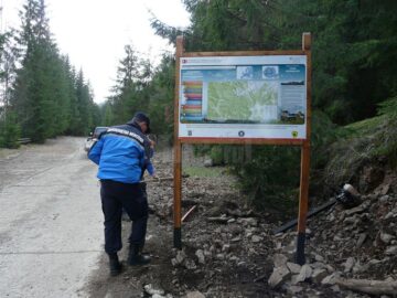 Noi panouri de informare turistică, amenajate în “Călimani” și în rezervația „Pietrele Doamnei” de către jandarmi