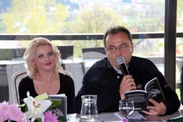 Lansarea volumului de poezii „Iubește!", tipărit la Editura Teba, semnat de Brîndușa Sorina Bialy