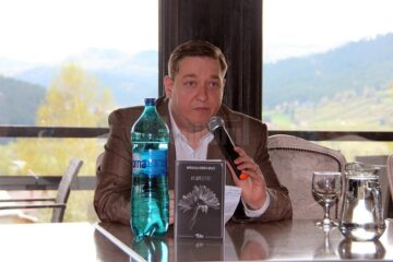 Lansarea volumului de poezii „Iubește!", tipărit la Editura Teba, semnat de Brîndușa Sorina Bialy