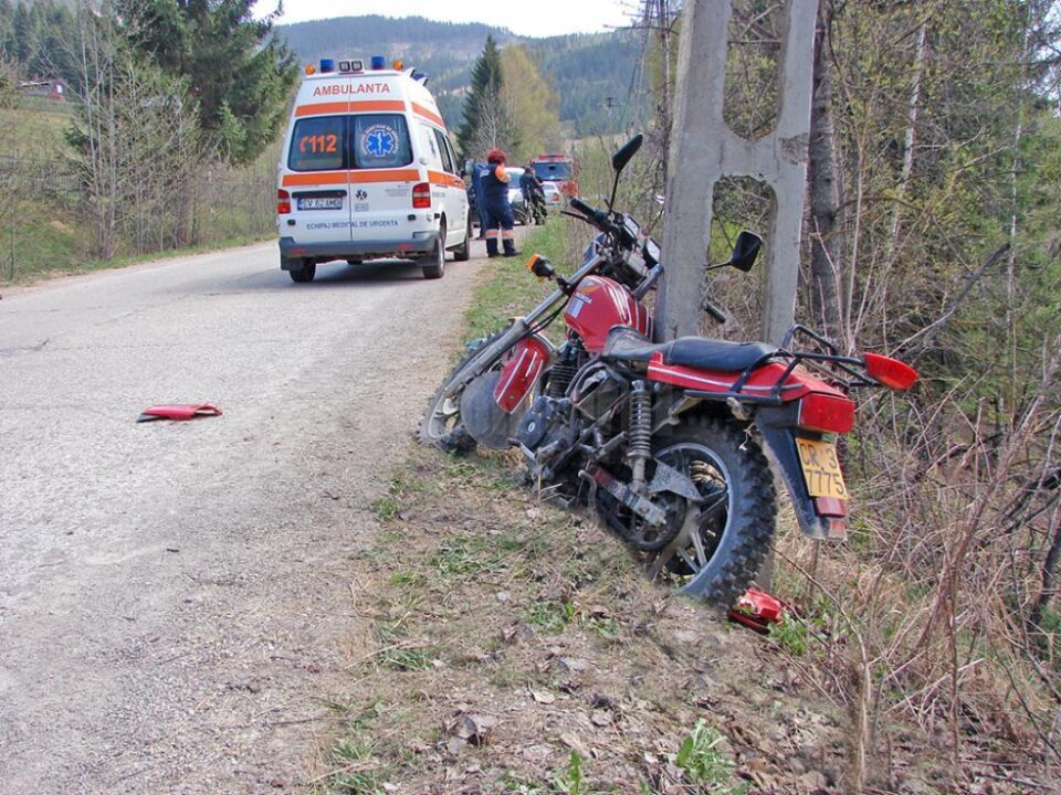Bărbatul de 35 de ani și-a pierdut viața după ce a intrat cu motocicleta într-un stâlp din beton Bărbatul de 35 de ani și-a pierdut viața după ce a intrat cu motocicleta într-un stâlp din beton