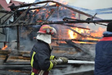 Un incendiu izbucnit la Arbore a cuprins mai multe gospodării Foto: Alin Găleată - ISU Suceava