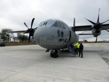 O zi de neuitat pentru sute de elevi din județ, printre planoare și avioane militare