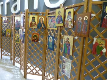 Icoane executate de elevi ai Cercului de pictură „Bizantin Art” Suceava, expuse la Iulius Mall