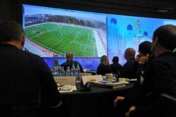 Imagini cu manifestarea de pe terenul LPS, în timpul Congresului UEFA