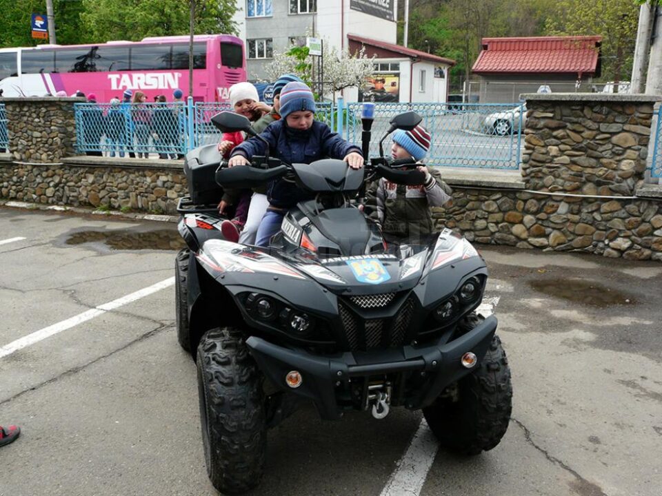 Peste o mie de elevi i-au vizitat pe jandarmi de Ziua Porților Deschise