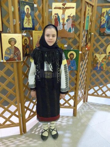 Icoane executate de elevi ai Cercului de pictură „Bizantin Art” Suceava, expuse la Iulius Mall
