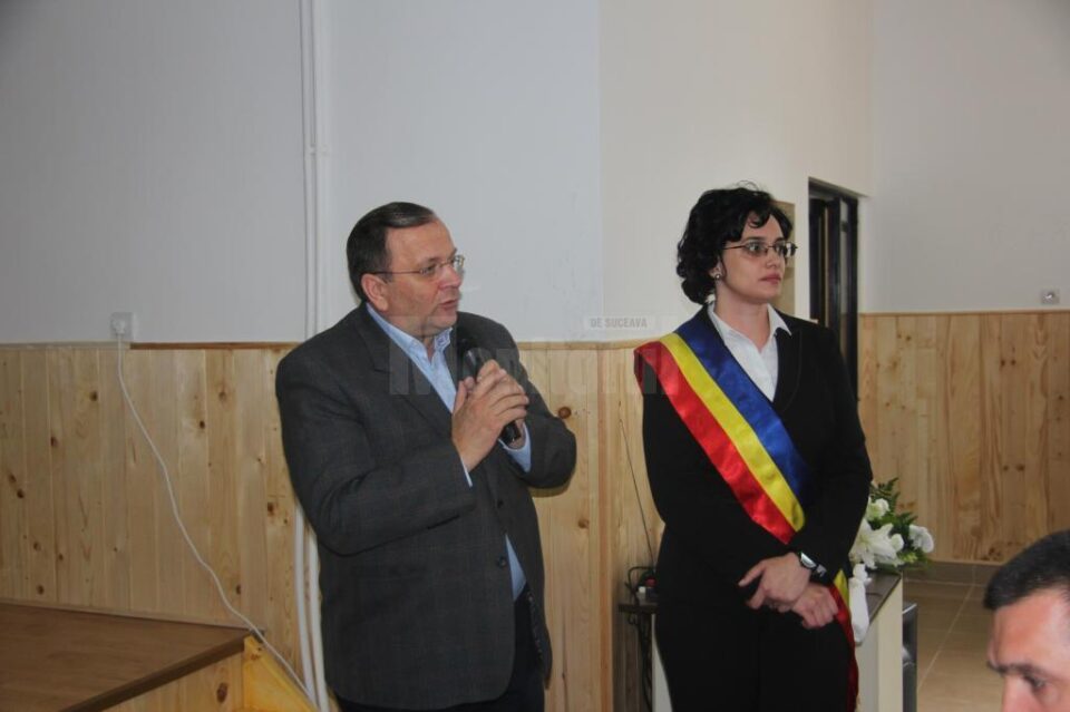 Angelica Fădor și Gheorghe Flutur la inaugurarea căminului cultural din Iacobeni