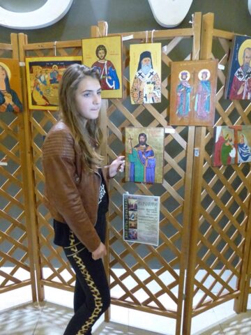 Icoane executate de elevi ai Cercului de pictură „Bizantin Art” Suceava, expuse la Iulius Mall