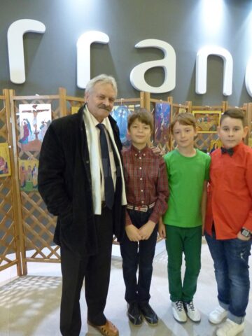 Icoane executate de elevi ai Cercului de pictură „Bizantin Art” Suceava, expuse la Iulius Mall
