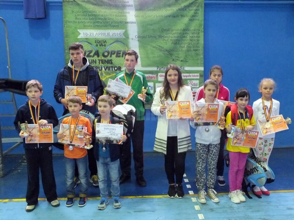 O parte din medaliații din acest an de la trofeul Open Cuza