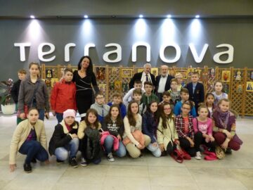 Icoane executate de elevi ai Cercului de pictură „Bizantin Art” Suceava, expuse la Iulius Mall