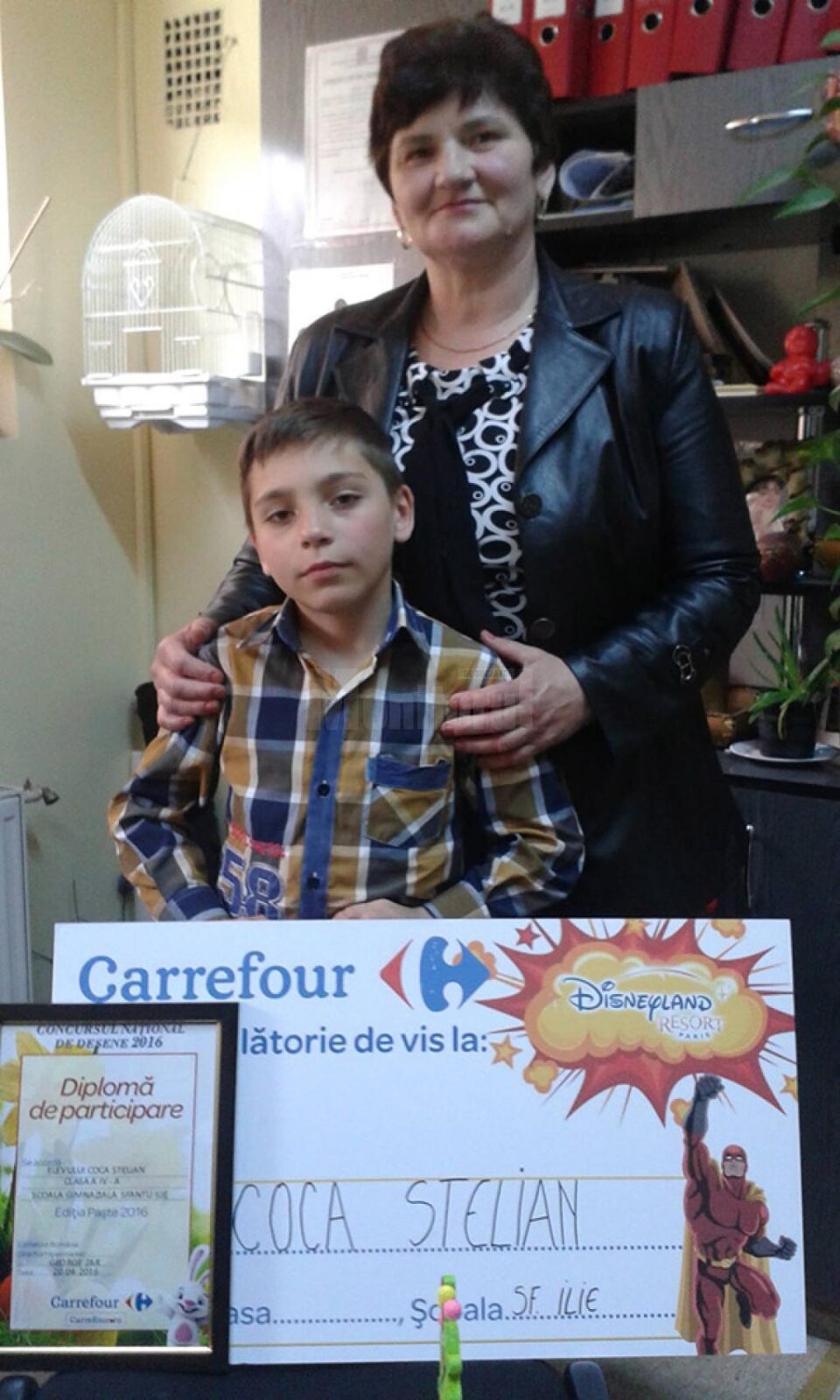 Un copil crescut de un asistent maternal a câștigat premiul cel mare la Concursul de desene inițiat de Carrefour Suceava