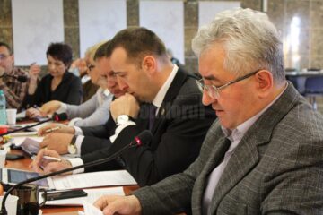 Proiectul, inițiat de primarul Ion Lungu, prevede menținerea taxelor și impozitelor locale la același nivel ca și anul acesta, fără nici un fel de majorări