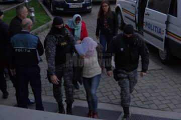 16 persoane acuzate de contrabandă în zona Pieței Mari din Suceava, ridicate pentru audieri