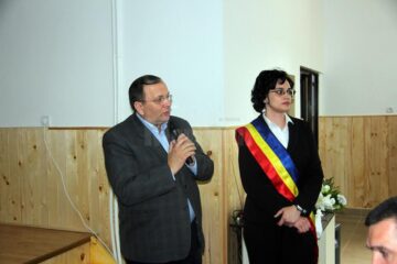 Angelica Fădor și Gheorghe Flutur la inaugurarea căminului cultural din Iacobeni