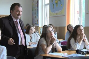 Marcel Porof alături de elevii săi