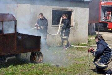 Elevi de la Colegiul „Andronic Motrescu” din Rădăuți, în vizită la Baza de Pregătire a pompierilor de la Siret