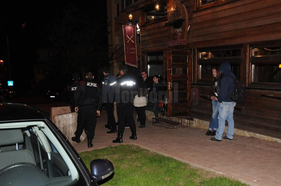 Șapte tineri implicați într-un scandal la un bar din Suceava, în vizorul poliției