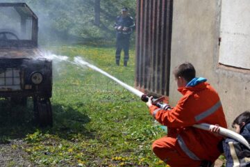 Elevi de la Colegiul „Andronic Motrescu” din Rădăuți, în vizită la Baza de Pregătire a pompierilor de la Siret