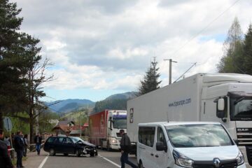 Mașinile implicate în accident