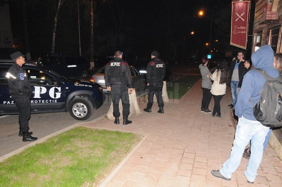 Șapte tineri implicați într-un scandal la un bar din Suceava, în vizorul poliției