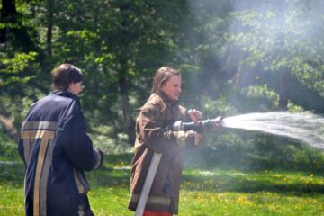 Elevi de la Colegiul „Andronic Motrescu” din Rădăuți, în vizită la Baza de Pregătire a pompierilor de la Siret