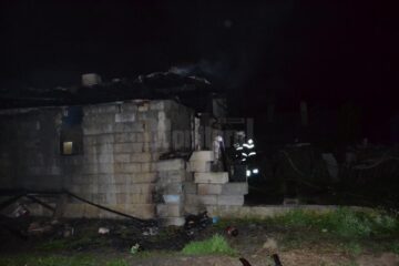 Doi suceveni au murit arși de vii în casă