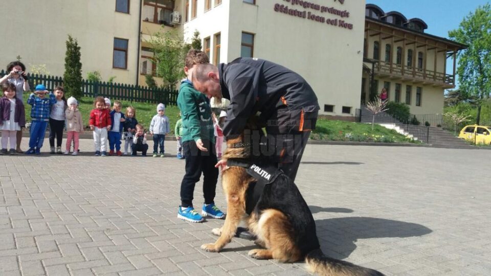 Peste 12.000 de copii s-au întâlnit cu polițiștii suceveni în cadrul programului „Școala altfel”