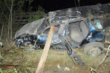 Ce a mai rămas din autoturismul de teren în care se aflau șase oameni