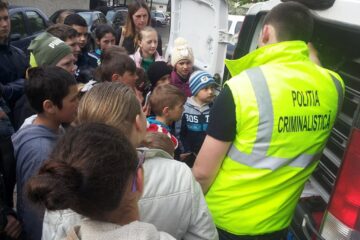 Peste 12.000 de elevi au fost oaspeții Poliției în săptămâna „Școala altfel”