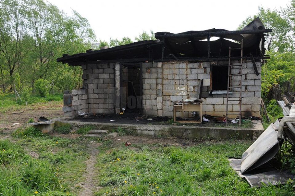 Doi soți au ars de vii în casa lor, într-un incendiu izbucnit în toiul nopții