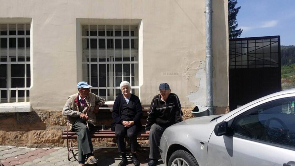 Bătrâni din Căminul Solca