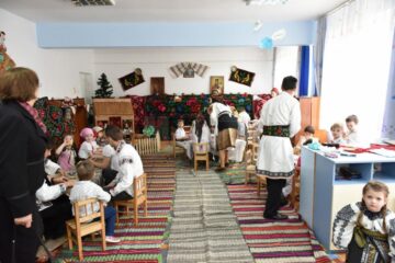 Sute de cadre didactice și preșcolari, implicați în Campania județeană ,,De la noi din Bucovina”